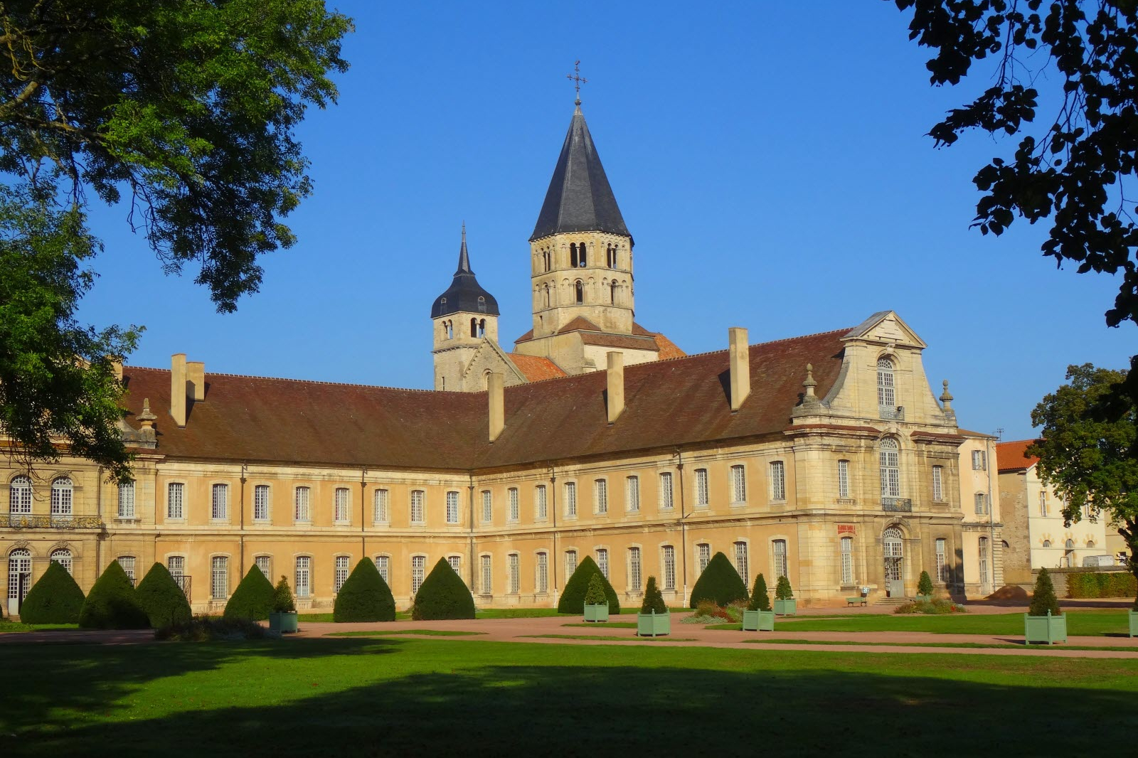 Castles, Countryside & Cistercian Serenity